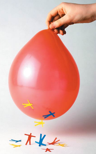 balloon attracting paper bits