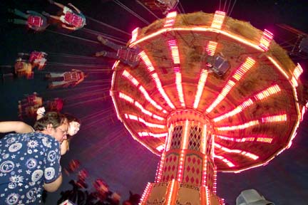 Rotating carnival ride.  Charlie Palumbo, of Niu Valley, and daughter Hana at the Punahou Carnival.  GEORGE F. LEE / GLEE@STARBULLETIN.COM